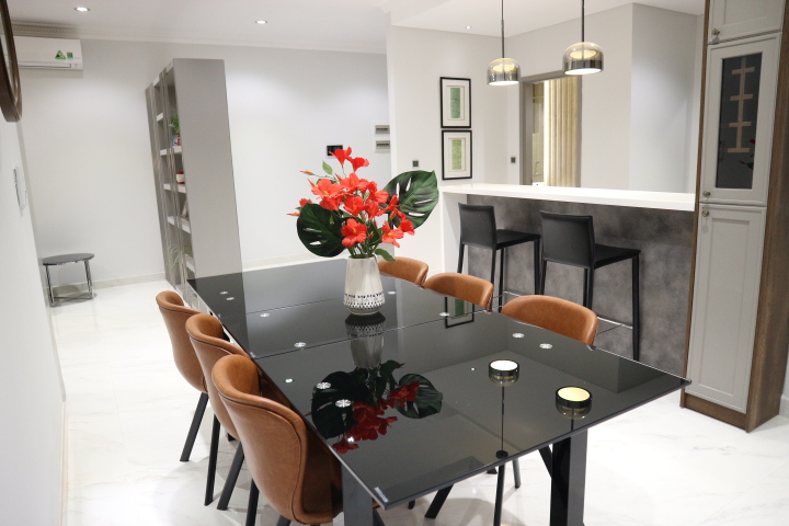 ban-an-sang-trong-cua-can-ho-midtown-can-cho-thue