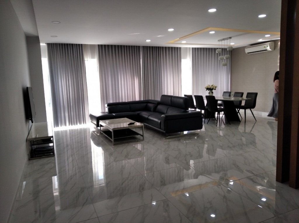 Bán gấp căn hộ Happy Valley, 135m2, 2 phòng ngủ, 2 toilet, căn góc, nội thất cao cấp, giá: 6,2 tỷ