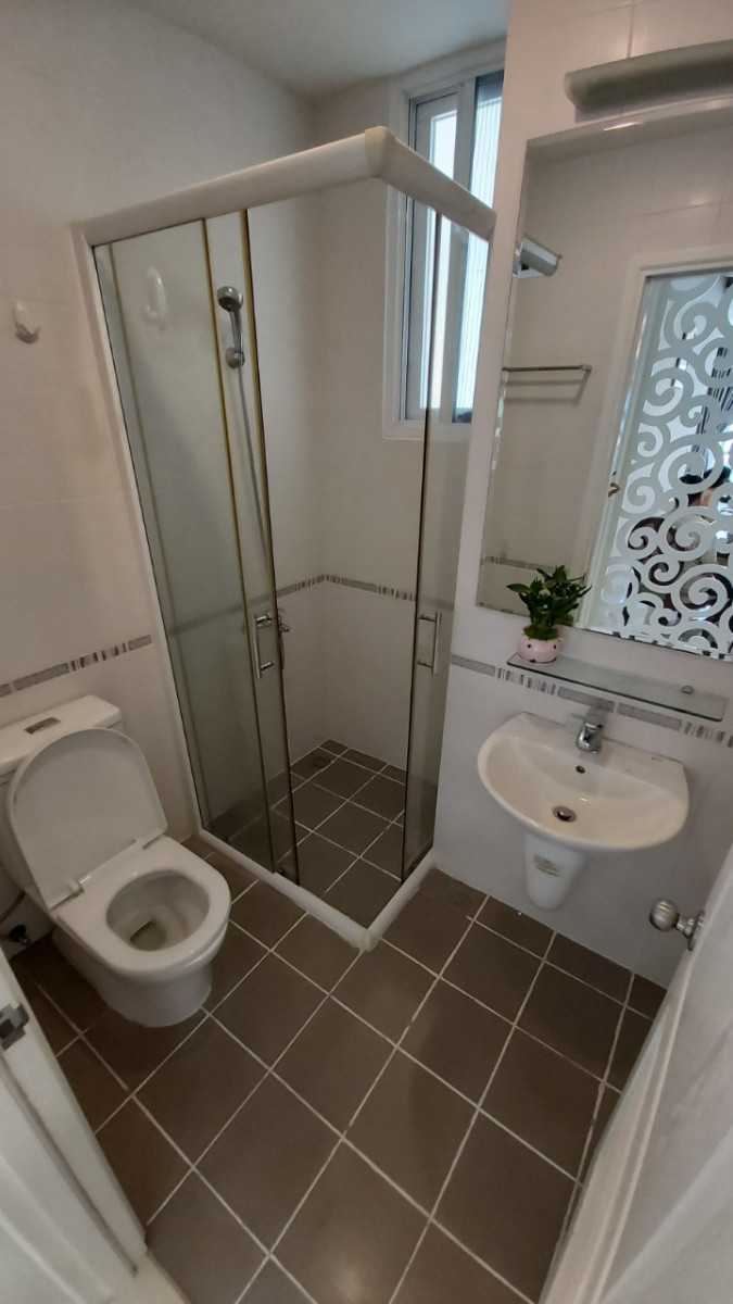 toilet-phong-khach