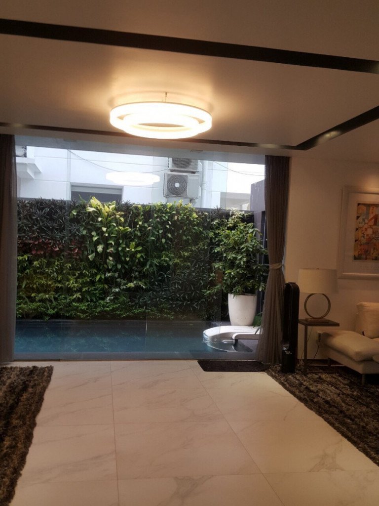 Bán nhà phố đang kinh doanh Khách sạn khu Hưng Gia Hưng Phước, giá: 72 tỷ