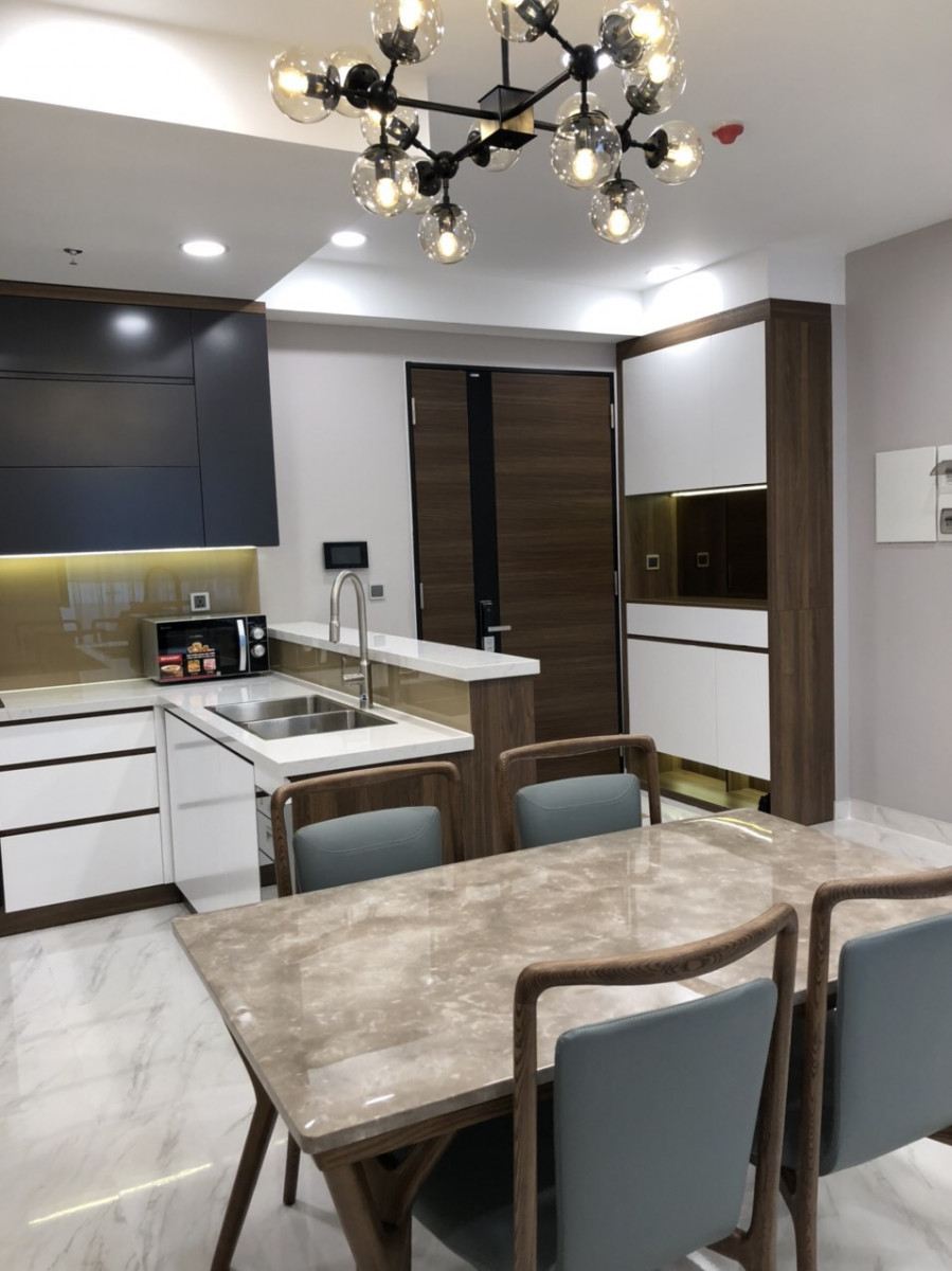 khu-vuc-ban-an-rong-rai