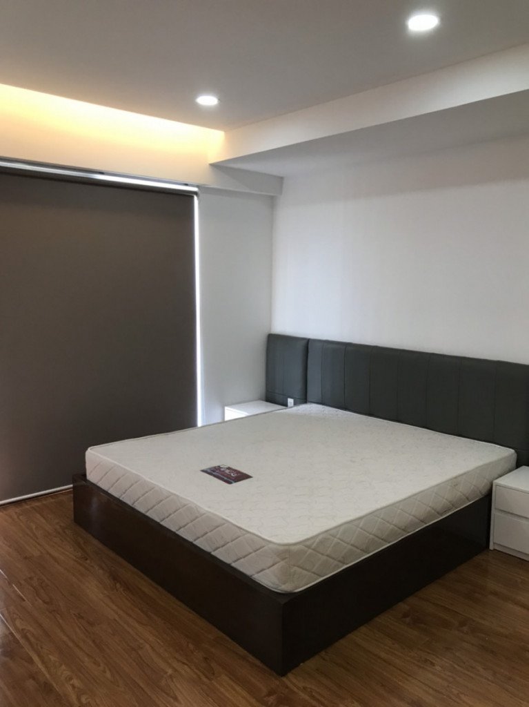 Bán gấp căn hộ Happy Valley, 135m2, lầu 8, giá: 5,5 tỷ full nội thất