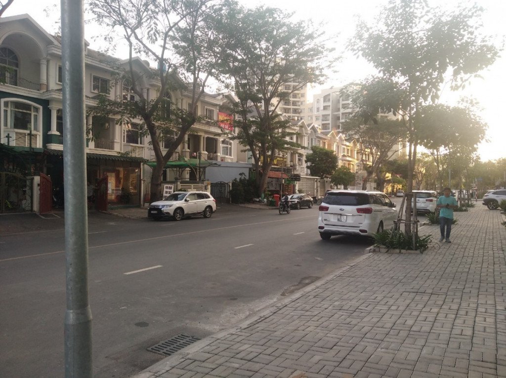 Bán gấp tòa nhà văn phòng, 4 căn liền tại Khu dân cư Him Lam Kênh Tẻ, Quận 7, giá: 84 tỷ