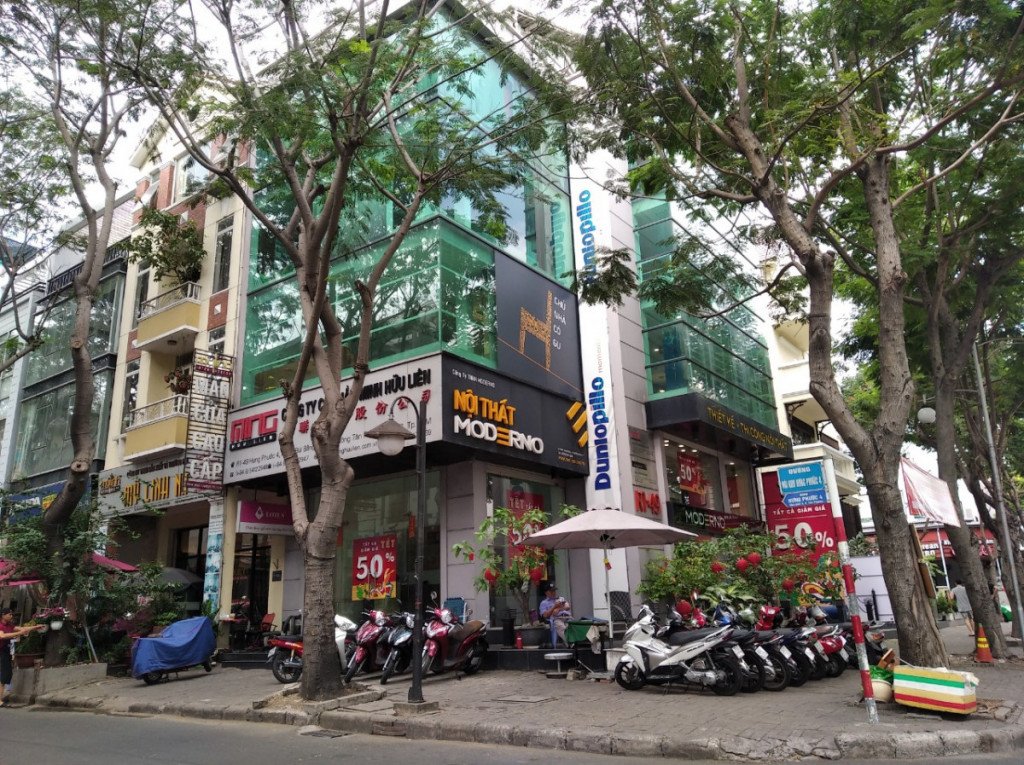 Cho thuê nhà Hưng Gia Hưng Phước, căn góc đường Bùi Bằng Đoàn, có thang máy, giá: 8500usd/tháng
