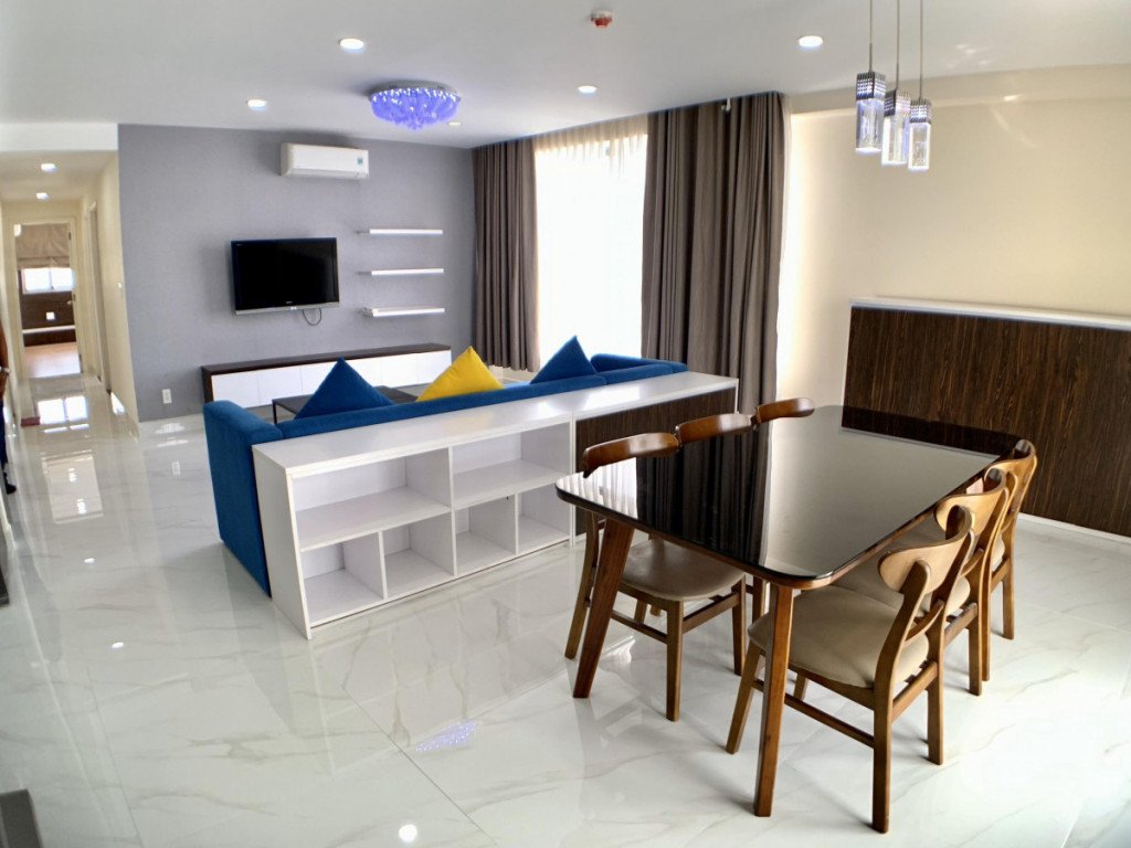 Bán rẻ căn hộ Green Valley PMH, dt 130m2, căn góc, tầng cao, nhà rất đẹp, chỉ 6 tỷ. LH 0902427307