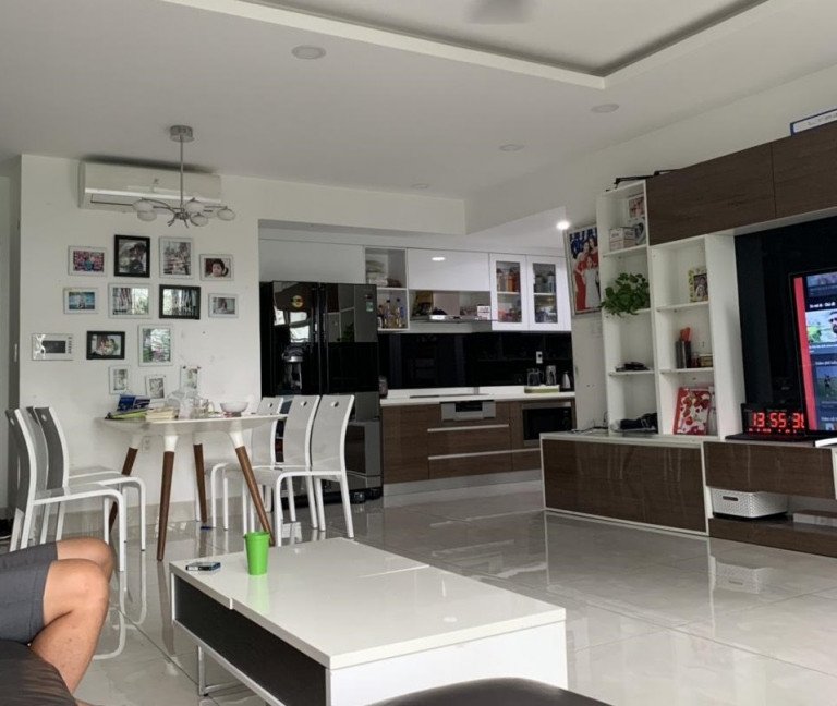 Bán rẻ căn hộ Happy Valley, dt 104m2, lầu thấp view hồ bơi rất đẹp, chỉ 4.4 tỷ. LH 0902427307