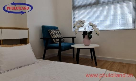 Cần chuyển nhượng căn hộ chung cư SaiGon South, 02pn, view hồ bơi, giá 3.2 tỷ, nội thất đầy đủ.