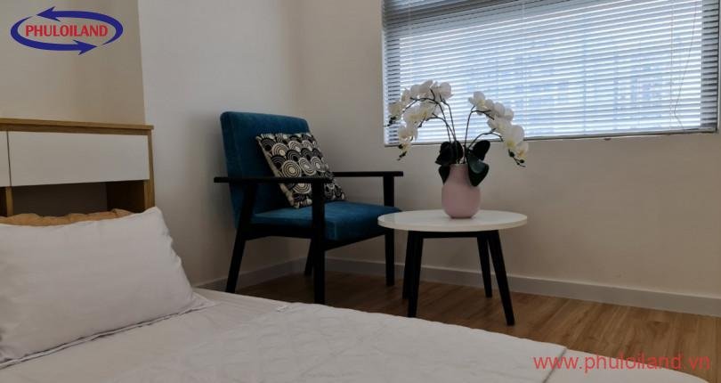 Cần chuyển nhượng căn hộ chung cư SaiGon South, 02pn, view hồ bơi, giá 3.2 tỷ, nội thất đầy đủ.