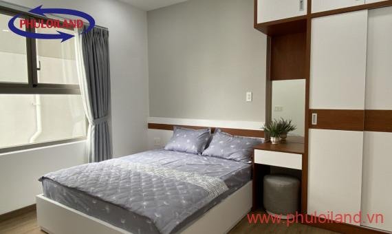 Bán căn hộ chung cư SaiGon South Residences, 72m2, Nguyễn Hữu Thọ, giá 3.5 tỷ, nội thất đầy đủ.