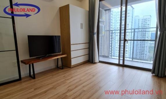 Cần chuyển nhượng căn hộ chung cư SaiGon South, 02pn, view hồ bơi, giá 3.2 tỷ, nội thất đầy đủ.