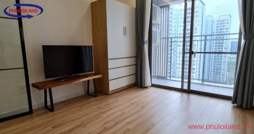Cần chuyển nhượng căn hộ chung cư SaiGon South, 02pn, view hồ bơi, giá 3.2 tỷ, nội thất đầy đủ.