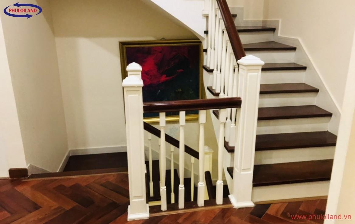 cau thang nha my kim 2 1170x738 - Bảng giá mua bán nhà biệt thự Mỹ Kim, Phú Mỹ Hưng, tháng 8/2021