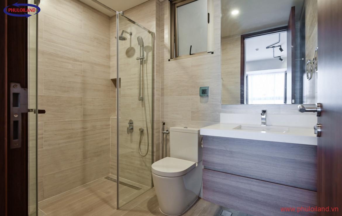 toilet can ho dang chao ban 1170x738 - Bán gấp căn hộ The Signature Midtown m7, lầu rất cao, nội thất vô cùng cao cấp