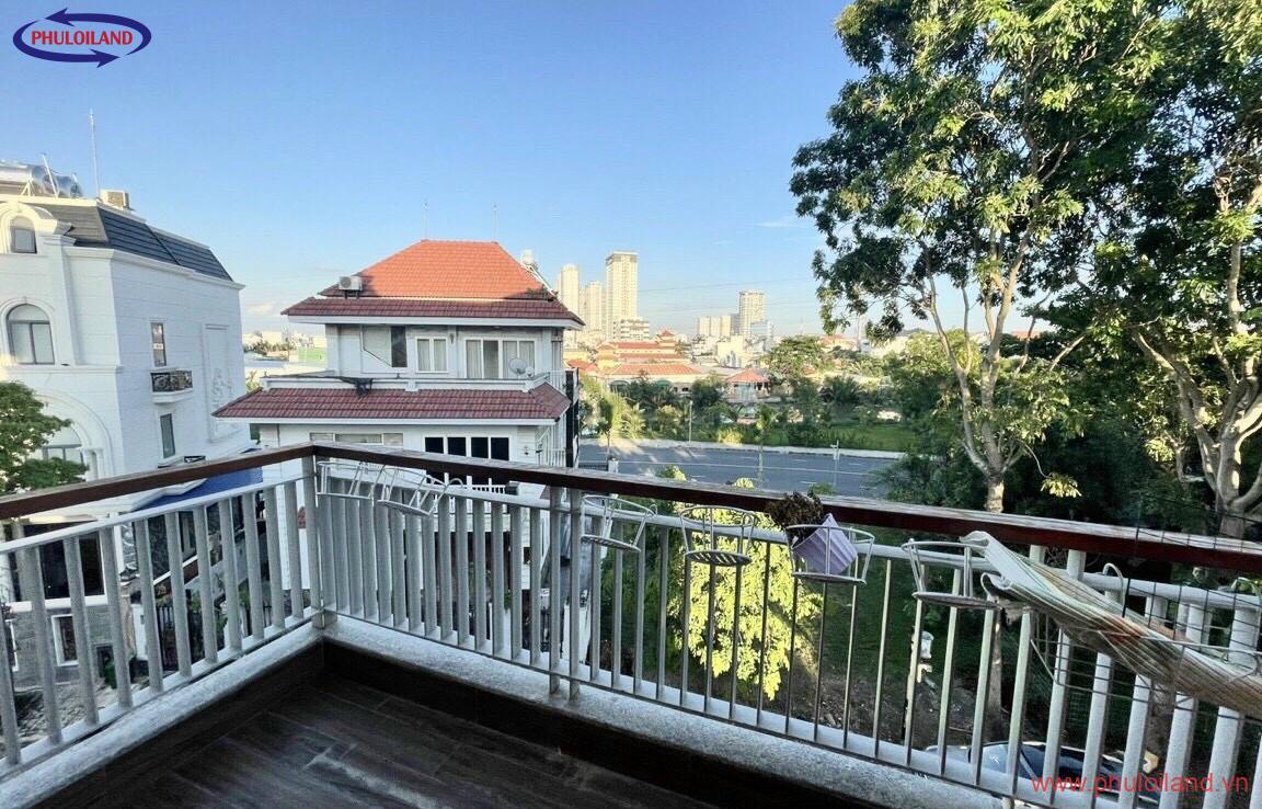 view nhin tu ban cong biet thu 1152x738 - Bán biệt thự căn góc vòng cung Nam Thông 1, Phú Mỹ Hưng