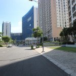 duong-phia-truoc-midtown-gan-gan-ben-cong-vien-hoa-anh-dao