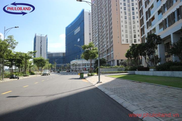 duong phia truoc midtown gan gan ben cong vien hoa anh dao - Cập nhật bảng giá mua bán căn hộ chung cư tại Midtown, Phú Mỹ Hưng, tháng 8/2021