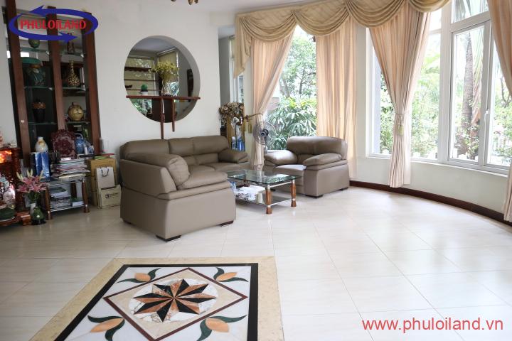 phong khach biet thu 1 - Cập nhật bảng giá mua bán nhà biệt thự tại Nam Quang, Phú Mỹ Hưng, tháng 8/2021