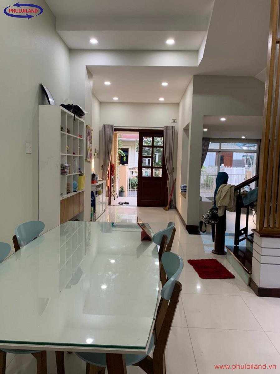 phong khach biet thu - Cập nhật bảng giá mua bán nhà biệt thự tại Mỹ Giang, Phú Mỹ Hưng, tháng 8/2021