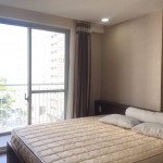 phong-ngu-can-ho-co-ban-cong-thong-thoang