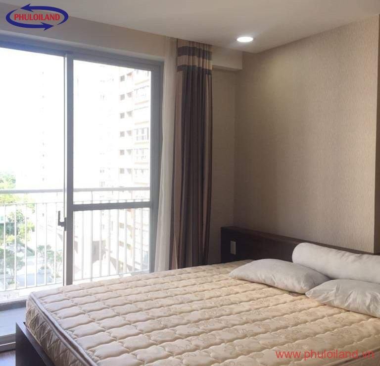 phong ngu can ho co ban cong thong thoang 768x738 - Cập nhật bảng giá mua bán căn hộ tại Scenic Valley, Phú Mỹ Hưng, tháng 8/2021