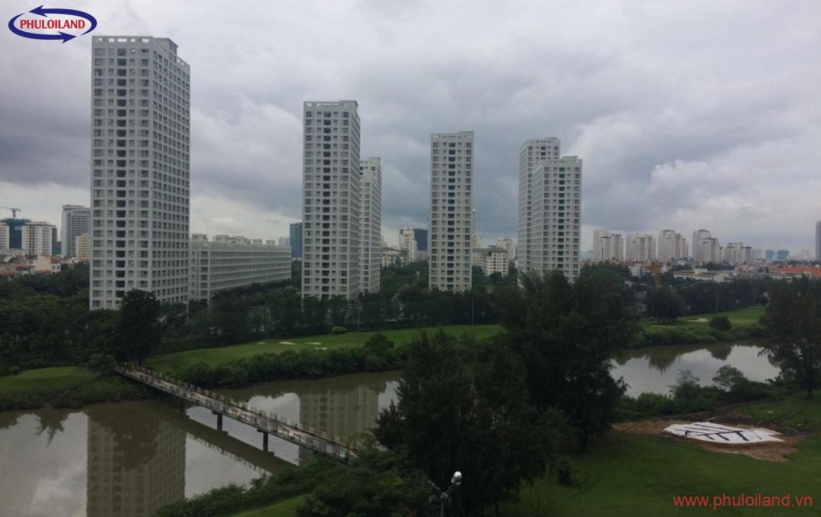 song thay tieu va san golf ke ben scenic valley 1170x738 - Cập nhật bảng giá mua bán căn hộ tại Scenic Valley, Phú Mỹ Hưng, tháng 8/2021
