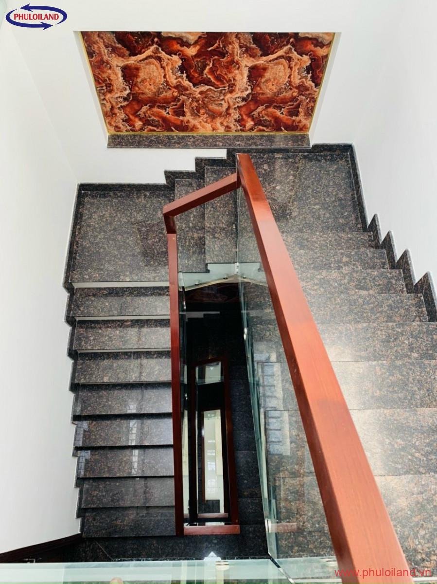 cau thang trong nha - Bán nhà phố mặt tiền đường Lê Thị Chợ, phường Phú Thuận, Quận 7