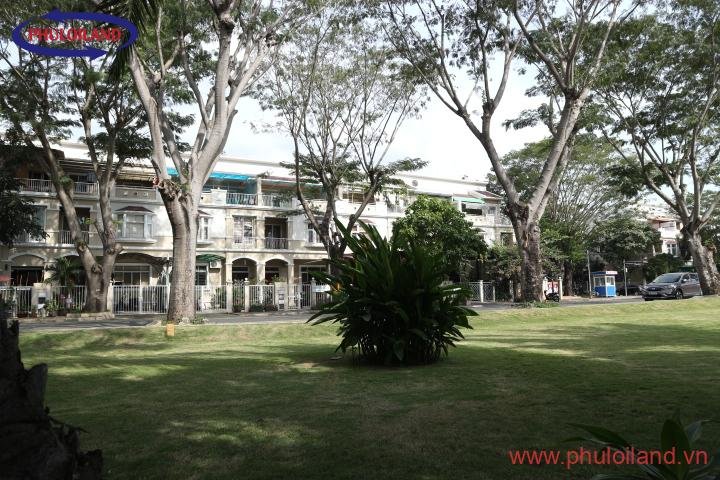 cong vien nam vien doi dien my thai 1b - Mua bán biệt thự Phú Mỹ Hưng, Quận 7 tháng 9/2021