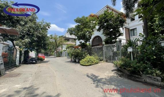 Bán biệt thự tứ lập Phú Mỹ Hưng, 240m2, giá 57 tỷ tại khu phố Mỹ Gia 1.