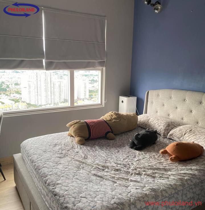 giuong trong phong ngu 3 720x738 - Bán gấp căn hộ Sunrise City Central, Quận 7, 76m2, đầy đủ nội thất.