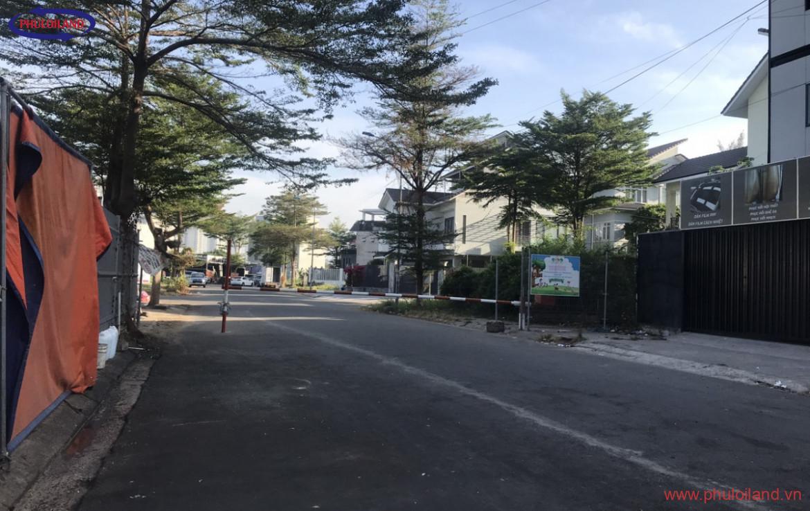 mat tien duong vao du an 1170x738 - Bán lô đất nền biệt thự tại Sadeco Nghỉ Ngơi Giải Trí, phía sau SC Vivo City, Quận 7