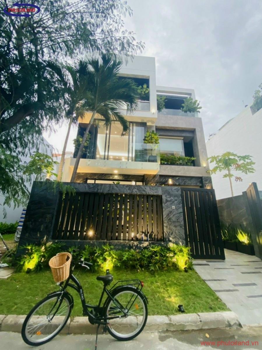 mat truoc biet thu ban 2 - Bán biệt thự Phú Mỹ Hưng, nhà siêu đẹp, giá 31 tỷ tại KP Nam Thông