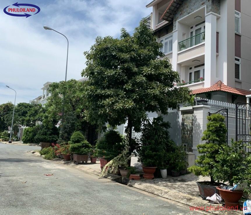 nha biet thu ke ben lo dat 861x738 - Cần bán đất nền biệt thự tại KDC Phú Mỹ Vạn Phát Hưng, Quận 7.