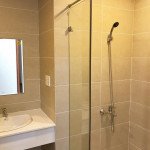 nha-tam-danh-cho-phong-ngu-nho-va-phong-khach