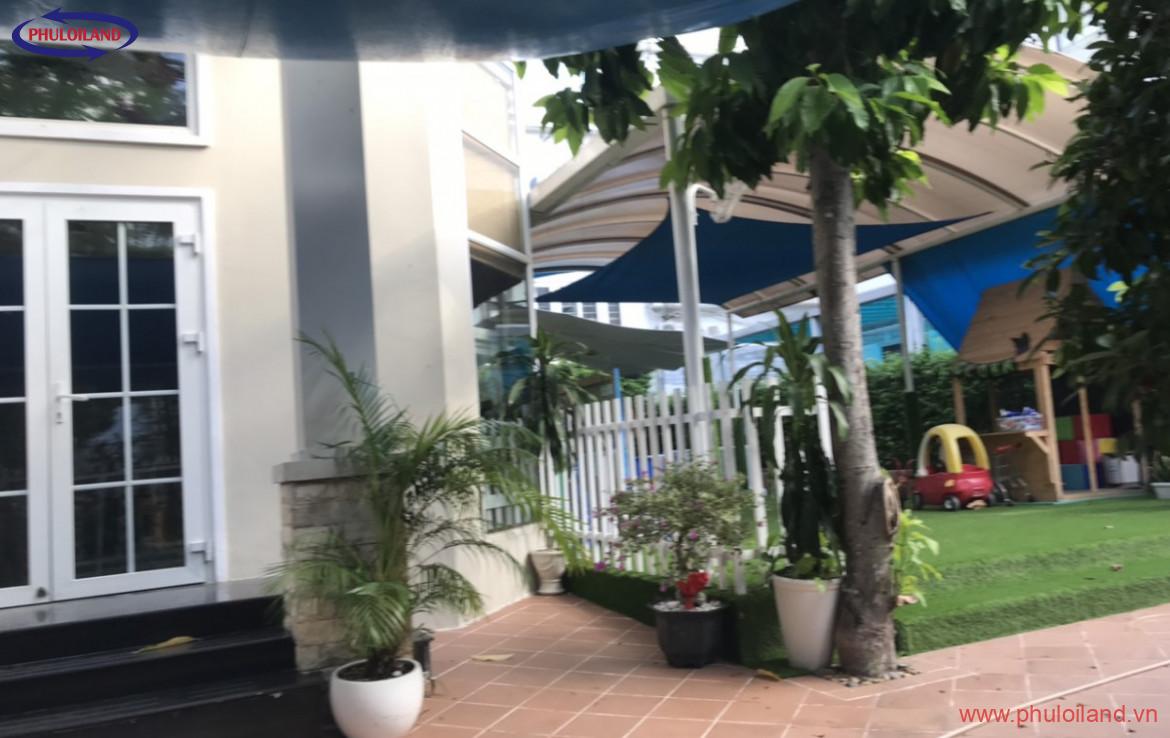 san vuon ben biet thu 1170x738 - Cập nhật bảng giá mua bán nhà Biệt thự Nam Long, Phú Mỹ Hưng, tháng 9/2021