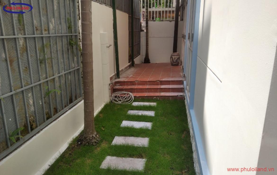 san vuon ben hong biet thu 1170x738 - Mua bán biệt thự Mỹ Thái 1, 2, 3, Phú Mỹ Hưng, tháng 9/2021