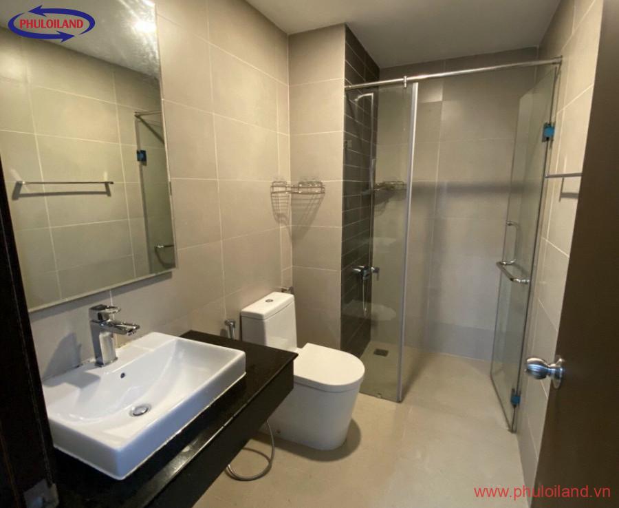 toilet can ho 5 900x738 - Bán lỗ vốn căn hộ Sunrise Riverside, Nhà Bè, 3 phòng ngủ, đầy đủ nội thất