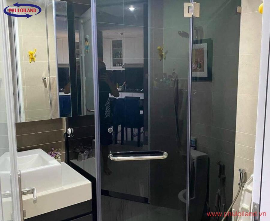 toilet can ho ban 900x738 - Bán gấp căn hộ Sunrise City Central, Quận 7, 76m2, đầy đủ nội thất.