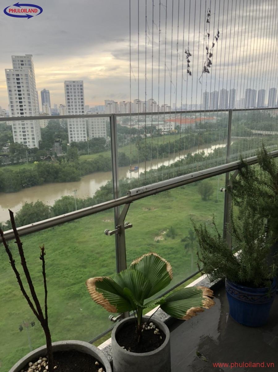 view nhin tu ban cong can ho 1 - Bán gấp căn hộ Scenic Valley, căn góc, view sông, nội thất cao cấp, 133m2, giá rẻ hơn thị trường