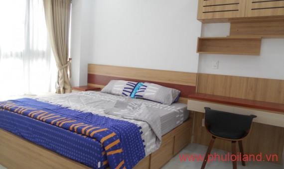 Bán căn hộ chung cư Scenic Valley 1, 77m2, căn góc, tầng trung, nội thất căn hộ đầy đủ, giá 4.2 tỷ, bao gồm 01 ô đậu xe ô tô.