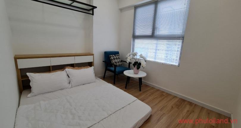 Bán căn hộ chung cư Saigon South, 02pn, giá 3.3 tỷ, view nhìn trực diện hồ bơi, nhà đang có HĐT