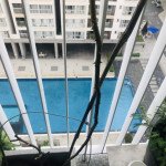 ban-cong-phong-khach-nhin-truc-dien-ho-boi