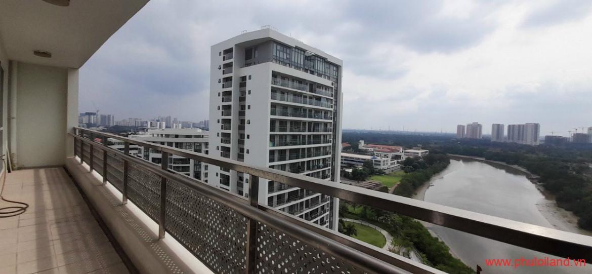 ban cong va view can ho 1170x541 - Bán nhanh căn hộ Riverpark Residence, 137m2, lầu cao, view sông, giá 8,3 tỷ