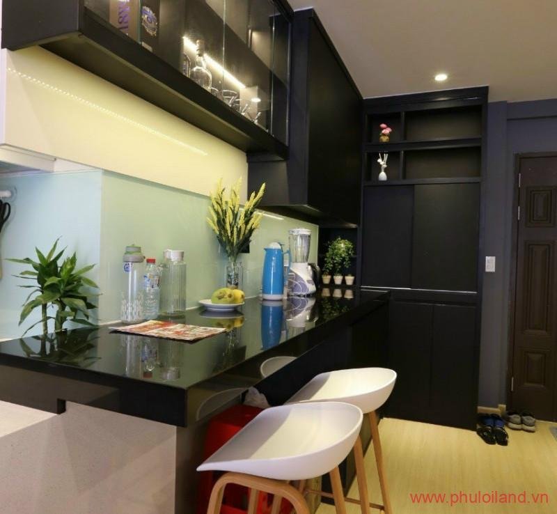 can canh quay bar mini cho bep 800x738 - Cần bán nhanh căn hộ Scenic Valley 1, 80m2, view hồ bơi, nội thất cao cấp, giá 4,4 tỷ