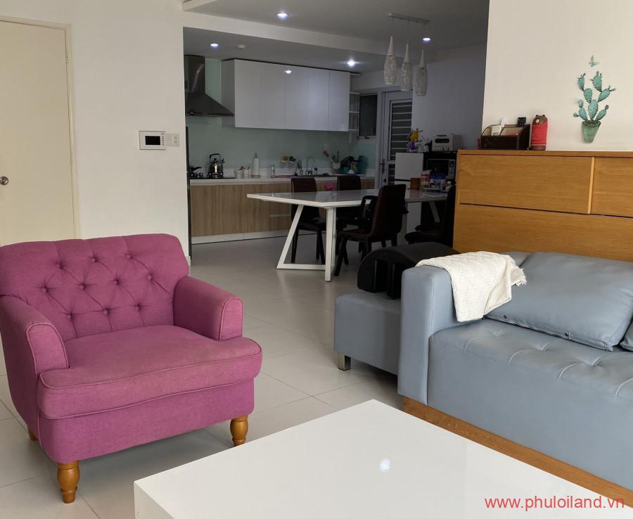 can canh sofa phong khach 900x738 - Bán gấp căn hộ Happy Valley, 112m2, nhà đẹp, nội thất cao cấp, giá 4,7 tỷ