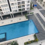 can-ho-co-phong-khach-va-phong-ngu-nhin-truc-dien-ho-boi-noi-khu-scenic-valley