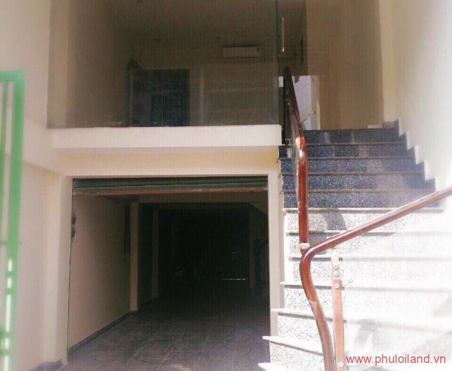 cau thang bo va ham 900x738 - Bán gấp nhà phố mặt tiền đường Nguyễn Văn Giai, p. Đakao, Quận 1, giá 32 tỷ
