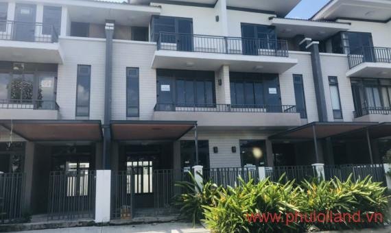 Bán nhanh nhà biệt thự liền kề Lavila gđ2 mặt tiền đường C, đối diện hồ sinh thái