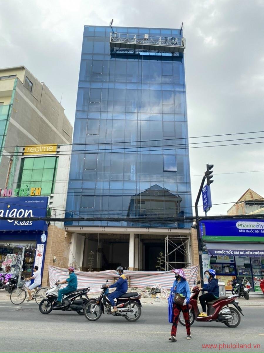mat truoc toa nha can ban - Chuyển nhượng tòa nhà văn phòng, mặt tiền đường Huỳnh Tấn Phát, Quận 7