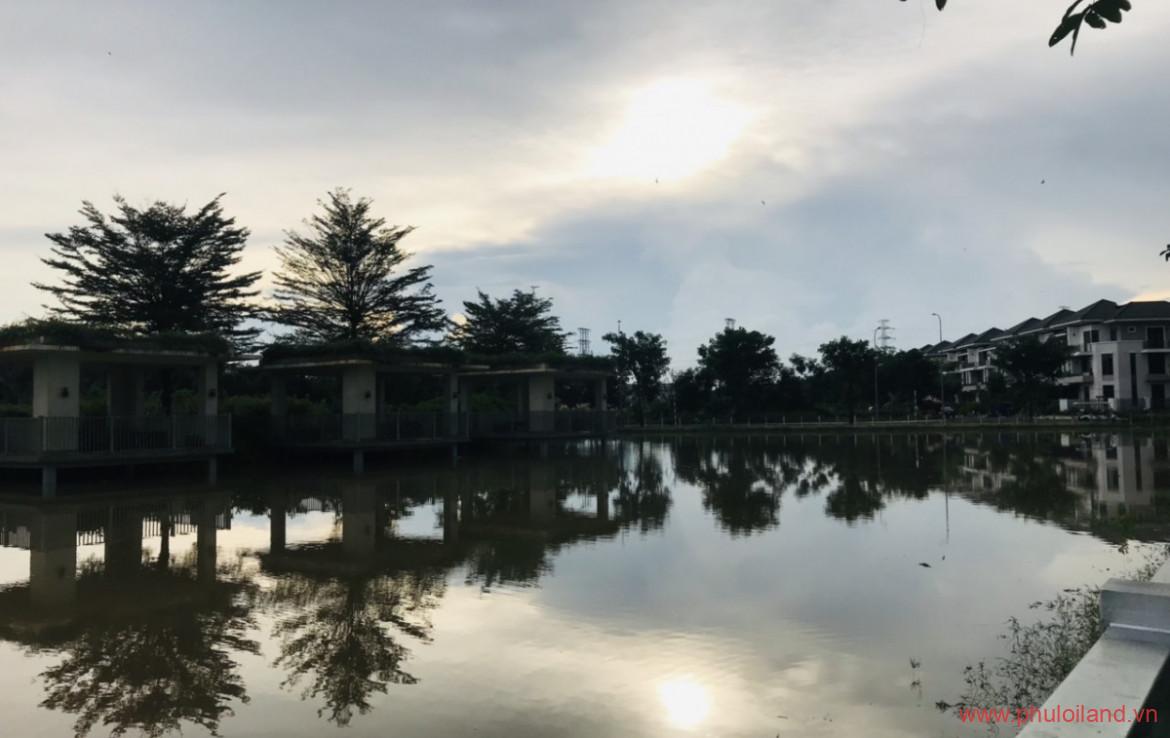 nha nhin ra ho sinh thai noi khu lavila 1170x738 - Bán nhanh nhà biệt thự liền kề Lavila gđ2 mặt tiền đường C, đối diện hồ sinh thái