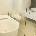 nha-tam-co-bon-tam-sang-trong